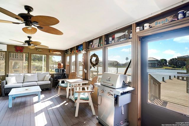 201 Ridge Harbor Dr, Rockport, TX 78382