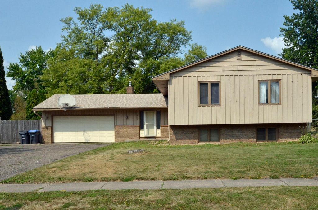 2775 Hilltop Court, North Saint Paul, MN 55109 — exterior