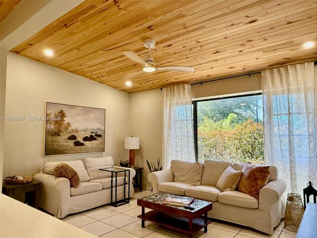 4030 NE 13th Ave, Pompano Beach, FL 33064