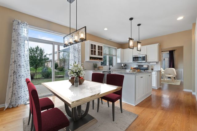 1246 Chatham Drive, Lemont, IL 60439