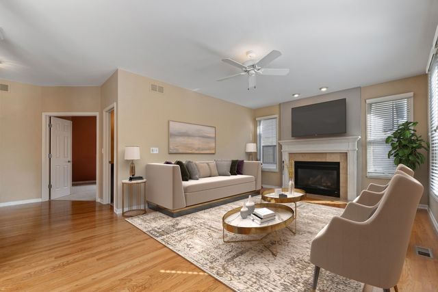 1246 Chatham Drive, Lemont, IL 60439