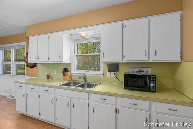 949 Diane Street, Kentwood, MI 49508