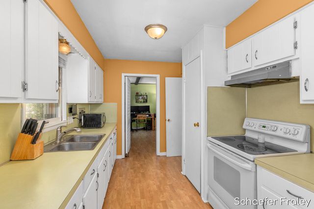 949 Diane Street, Kentwood, MI 49508
