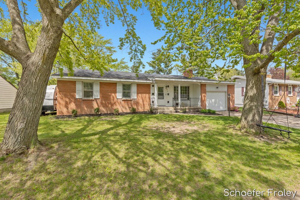 949 Diane Street, Kentwood, MI 49508