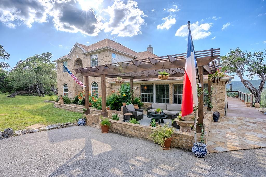 1950 Estrellita Ranch RD, Canyon Lake, TX 78133