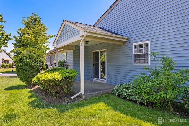 10 Alexander Hamilton Court A, Monroe, NJ 08831