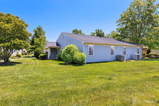 10 Alexander Hamilton Court A, Monroe, NJ 08831
