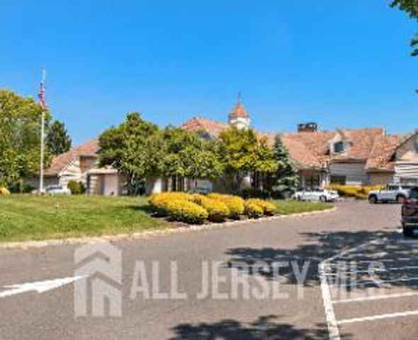 10 Alexander Hamilton Court A, Monroe, NJ 08831