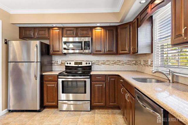 10 Alexander Hamilton Court A, Monroe, NJ 08831