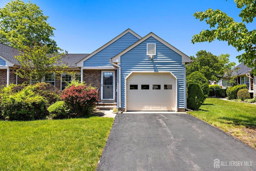 10 Alexander Hamilton Court A, Monroe, NJ 08831