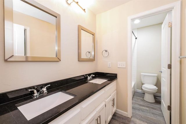 812 Lakeside Circle, Edmond, OK 73012
