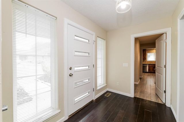 812 Lakeside Circle, Edmond, OK 73012