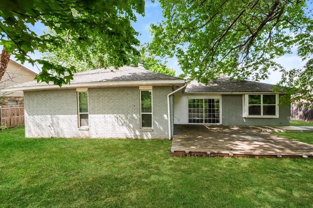 812 Lakeside Circle, Edmond, OK 73012