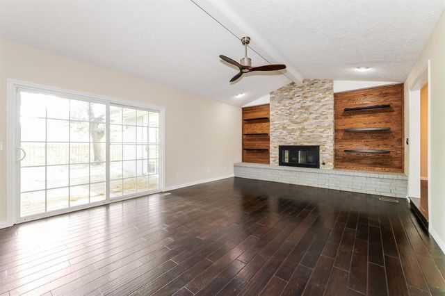 812 Lakeside Circle, Edmond, OK 73012