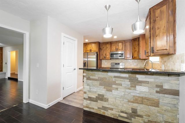 812 Lakeside Circle, Edmond, OK 73012
