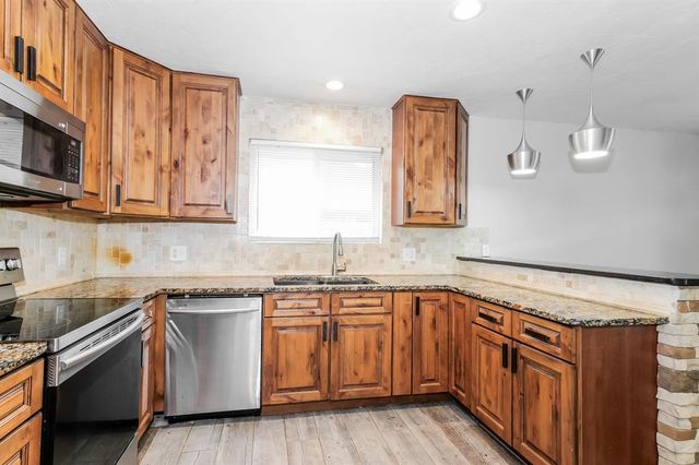 812 Lakeside Circle, Edmond, OK 73012