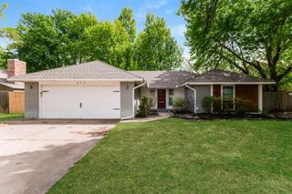 812 Lakeside Circle, Edmond, OK 73012