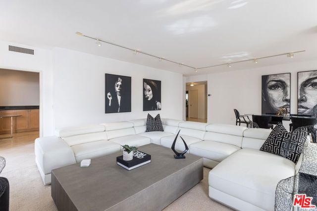 121 S Palm Drive 401, Beverly Hills, CA 90212