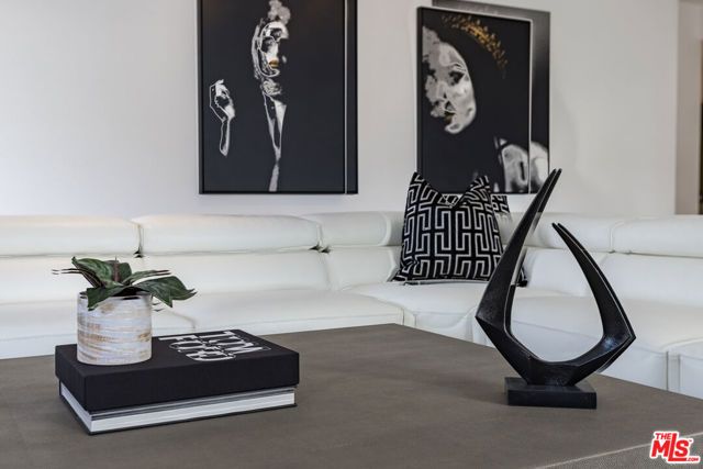 121 S Palm Drive 401, Beverly Hills, CA 90212