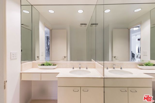 121 S Palm Drive 401, Beverly Hills, CA 90212