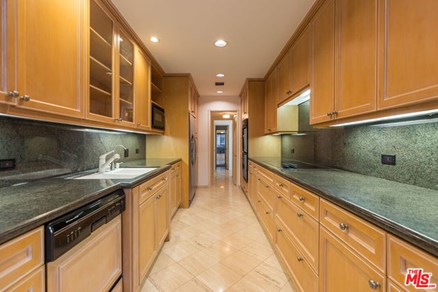 121 S Palm Drive 401, Beverly Hills, CA 90212