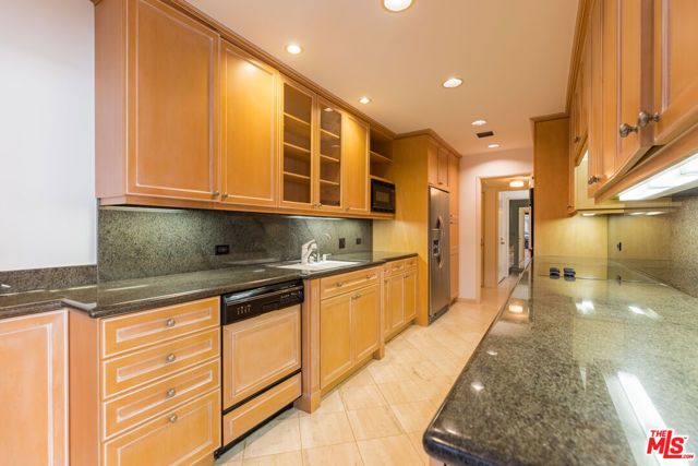 121 S Palm Drive 401, Beverly Hills, CA 90212