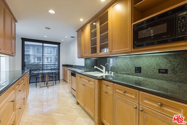 121 S Palm Drive 401, Beverly Hills, CA 90212