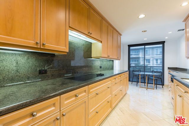 121 S Palm Drive 401, Beverly Hills, CA 90212