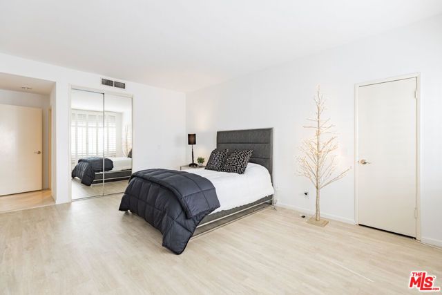 121 S Palm Drive 401, Beverly Hills, CA 90212