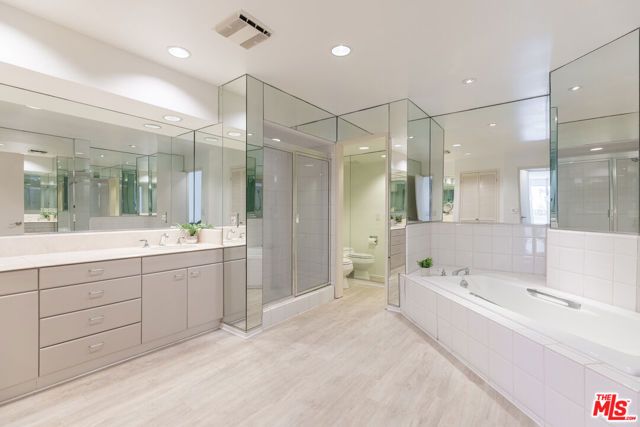 121 S Palm Drive 401, Beverly Hills, CA 90212