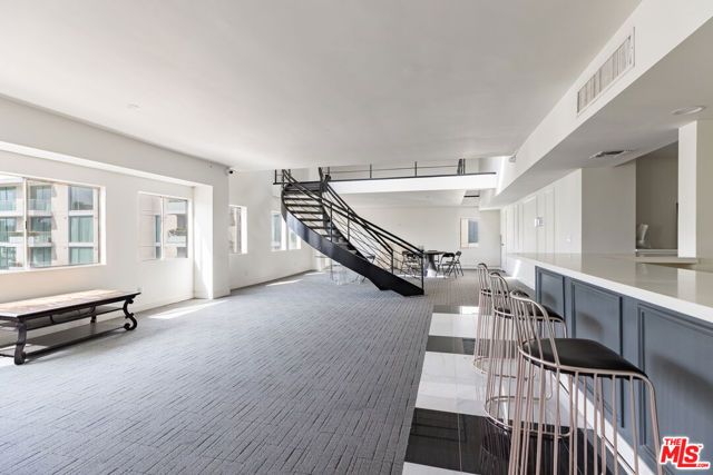 121 S Palm Drive 401, Beverly Hills, CA 90212