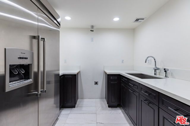 121 S Palm Drive 401, Beverly Hills, CA 90212