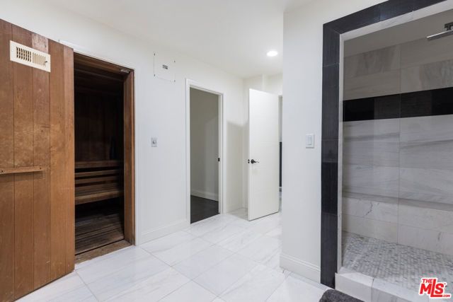 121 S Palm Drive 401, Beverly Hills, CA 90212