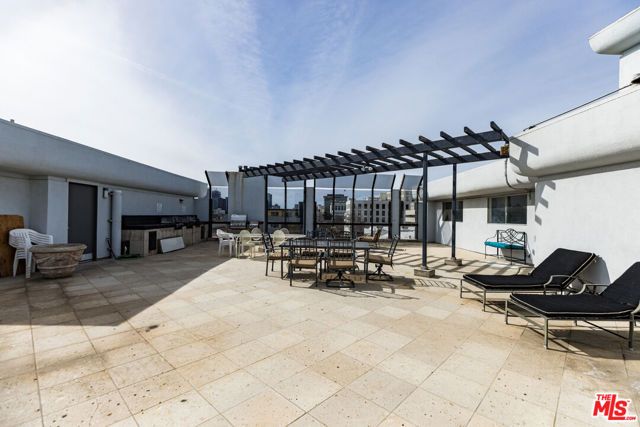 121 S Palm Drive 401, Beverly Hills, CA 90212