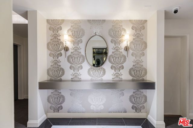 121 S Palm Drive 401, Beverly Hills, CA 90212