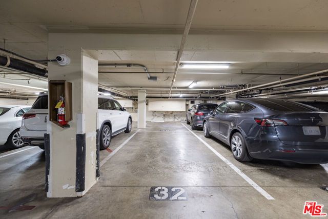 121 S Palm Drive 401, Beverly Hills, CA 90212