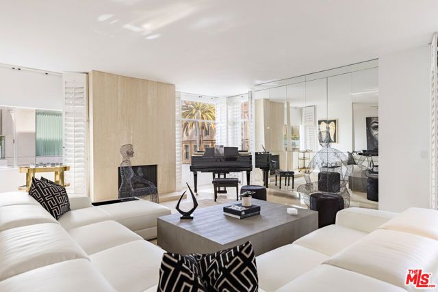 121 S Palm Drive 401, Beverly Hills, CA 90212