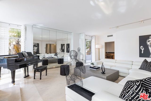 121 S Palm Drive 401, Beverly Hills, CA 90212