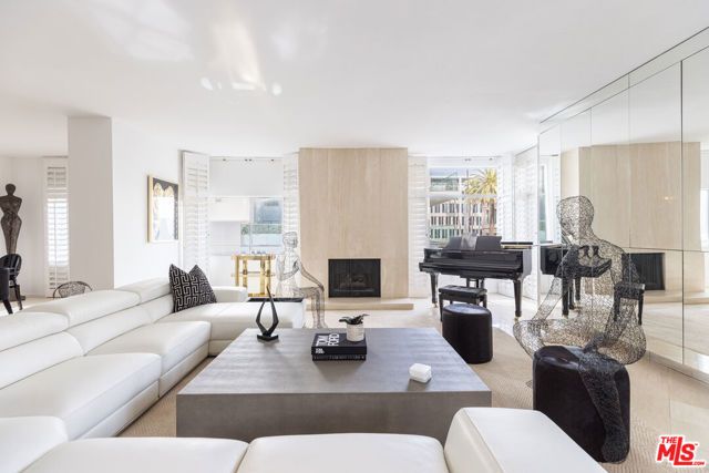 121 S Palm Drive 401, Beverly Hills, CA 90212