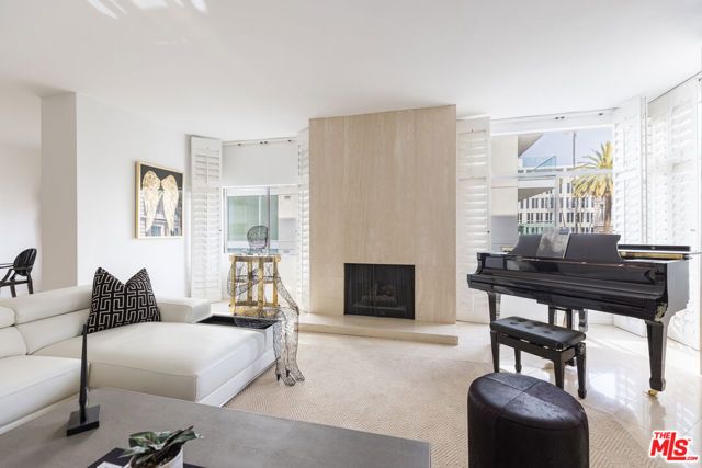 121 S Palm Drive 401, Beverly Hills, CA 90212