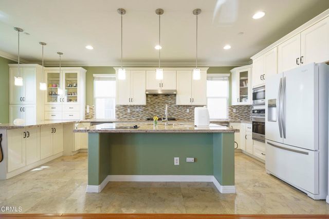 11071 N Tamberly Lane, Los Angeles, CA 91042