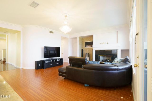 11071 N Tamberly Lane, Los Angeles, CA 91042