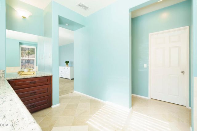 11071 N Tamberly Lane, Los Angeles, CA 91042