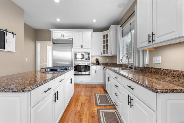 13 Fairways Ln, Methuen, MA 01844