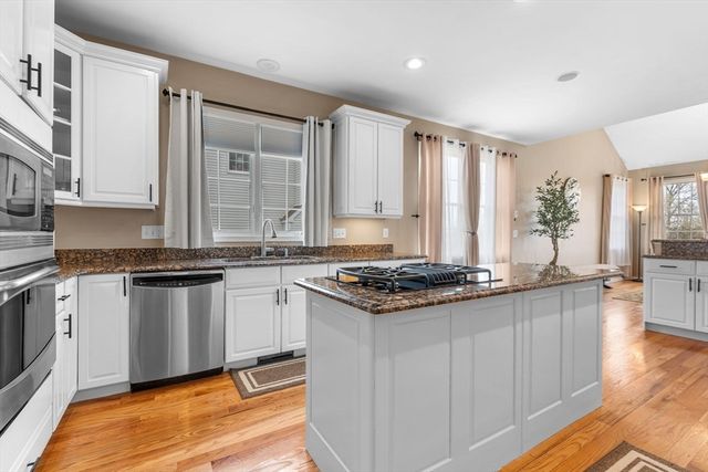 13 Fairways Ln, Methuen, MA 01844