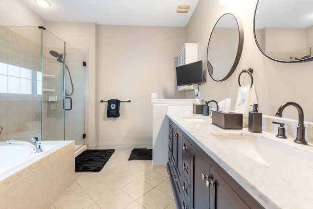 13 Fairways Ln, Methuen, MA 01844