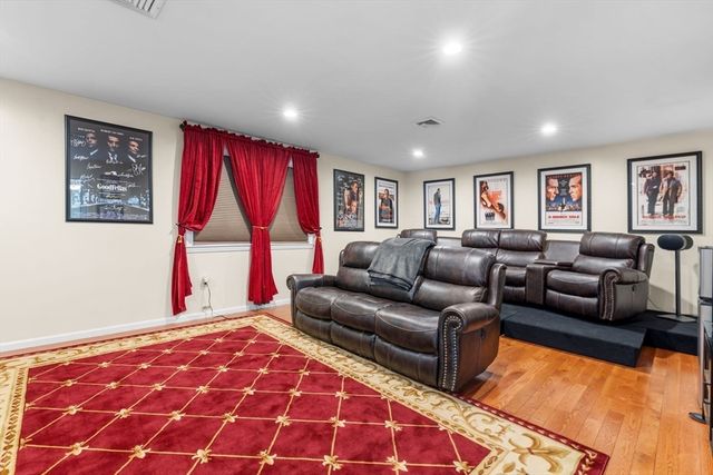 13 Fairways Ln, Methuen, MA 01844