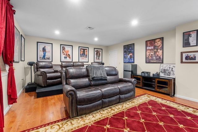 13 Fairways Ln, Methuen, MA 01844