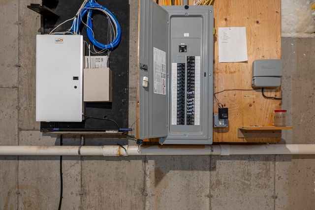 13 Fairways Ln, Methuen, MA 01844