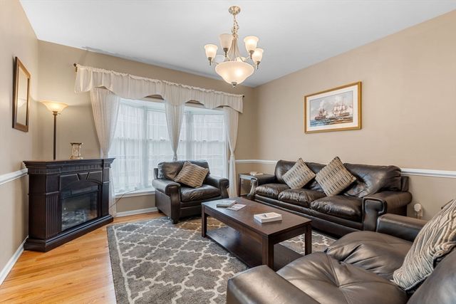 13 Fairways Ln, Methuen, MA 01844